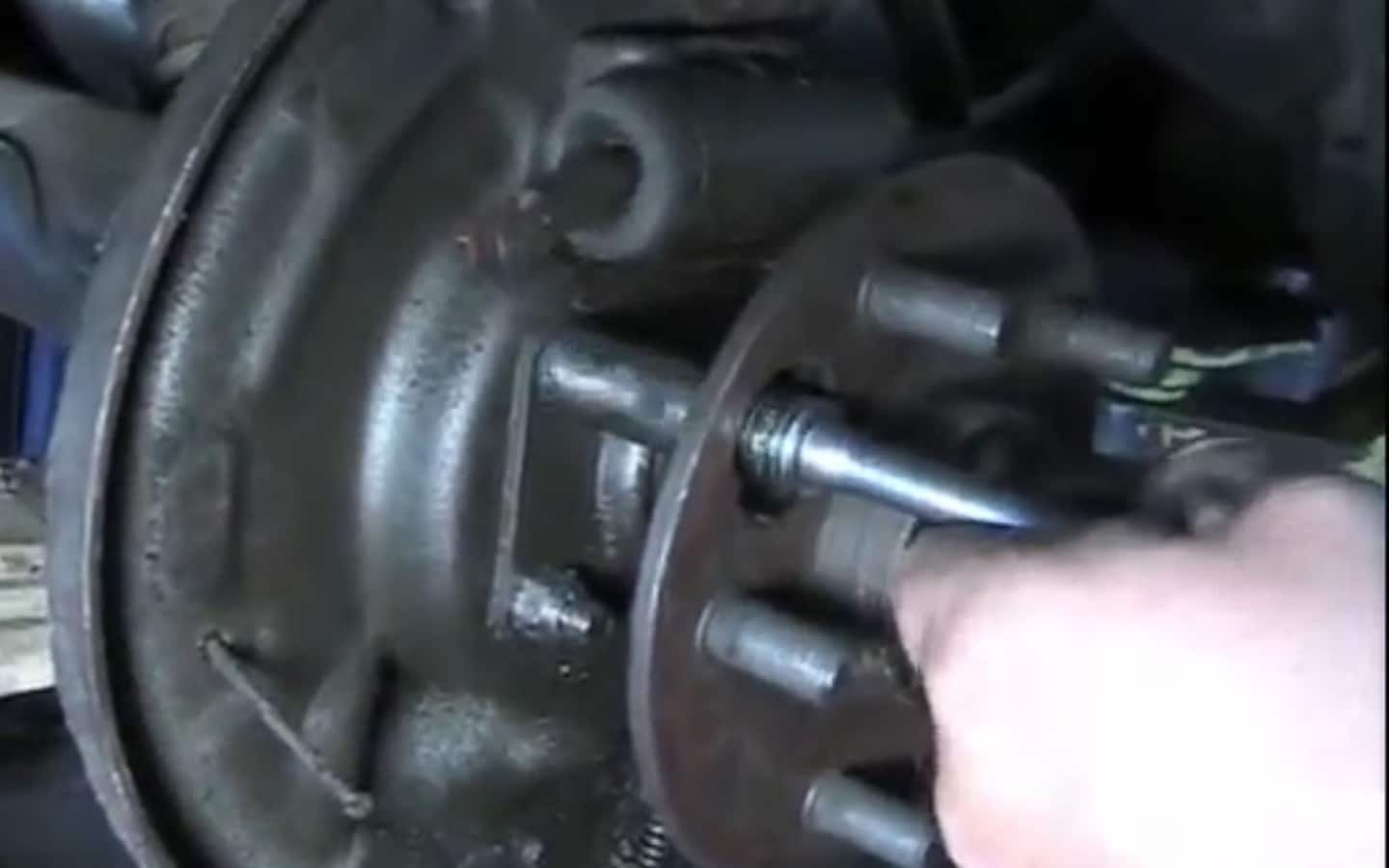 remove-axle-retainer-nuts