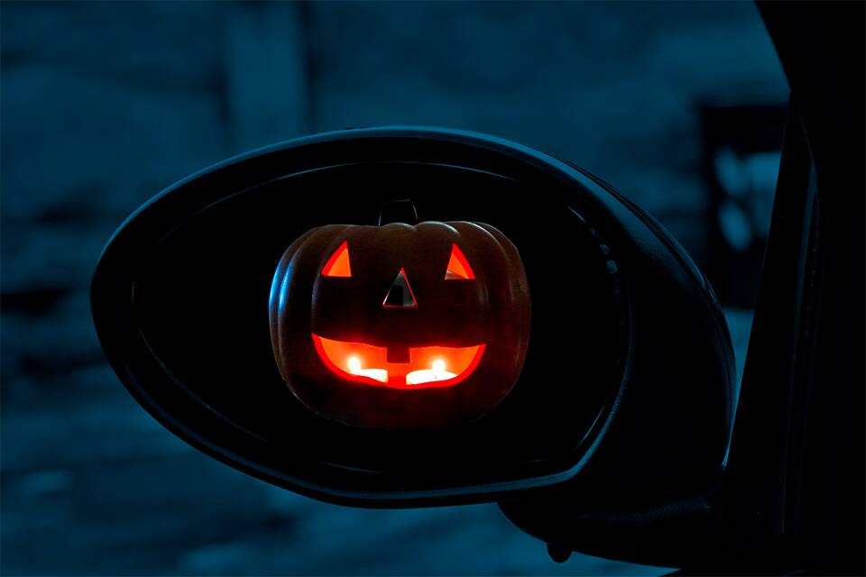 jack-o-lantern reflection in side mirror